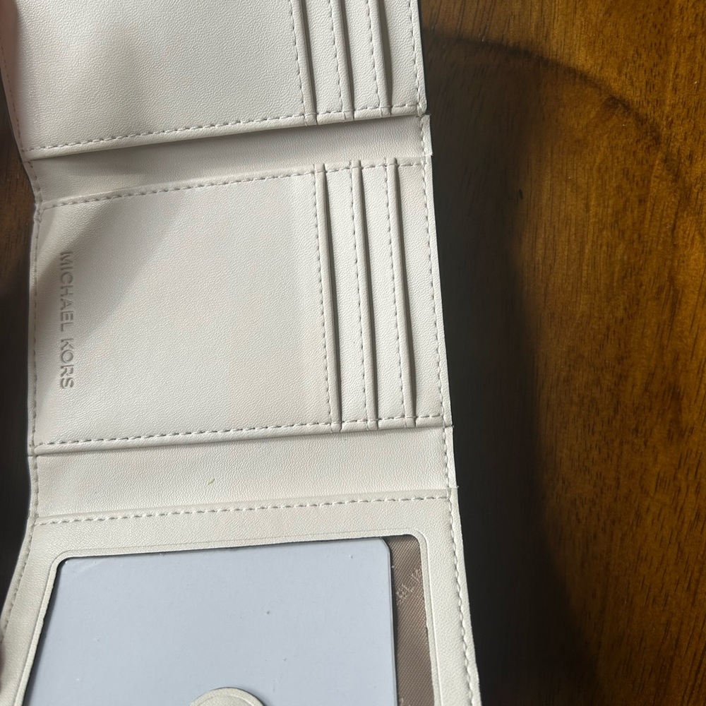 Michael Kors White Wallet - Picture 4 of 5